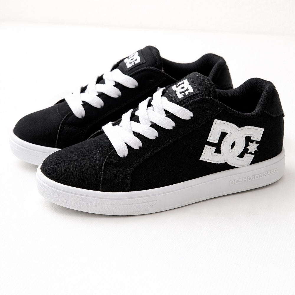 DC Court Low Kids Skate Shoes Black White Youth Size 1 NWT